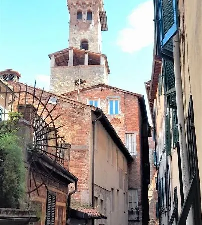 & In Center - * Lucca